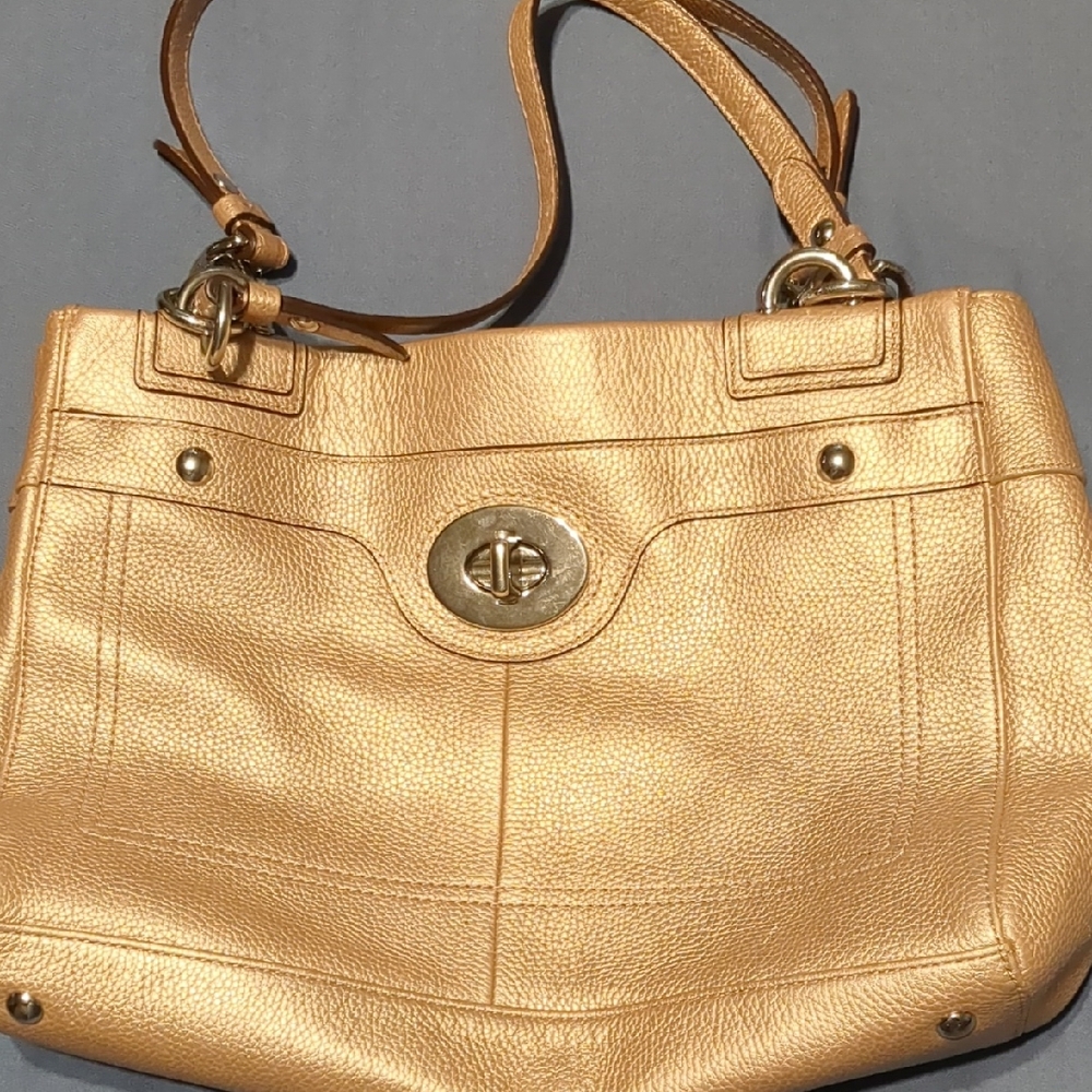 Elegant Coach Gold Leather Women's Bag